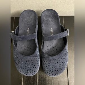 Vionic Lidia Size 7 in Navy Suede